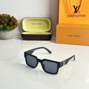 Louis Vuitton 88082 Black