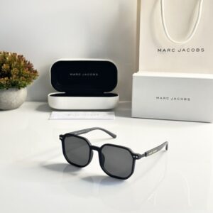 Marc Jacobs 301 Black