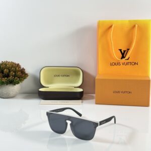 Louis Vuitton 1822 Ice Black