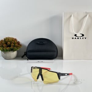Oakley 668 Black Yellow