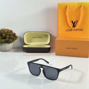 Louis Vuitton 1822 Black