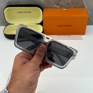 Louis Vuitton 1502 grey black