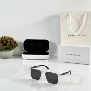 Marc Jacobs 300 Water Black