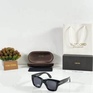Tomford 184 Black